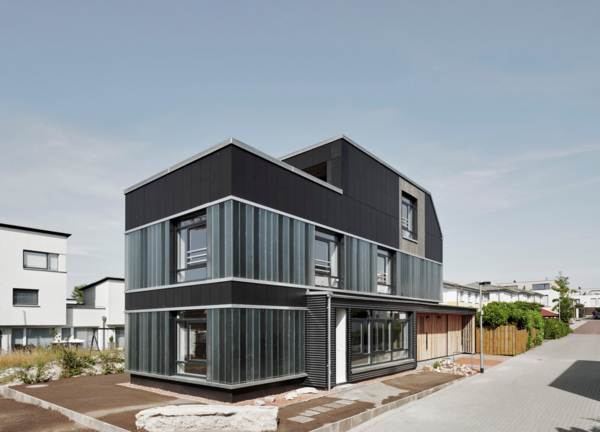 Bærekraftig hus i resirkulerte materialer