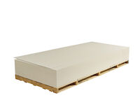 Na slici su bijele MASTERBOARD® kalcij silikatna ploče posložene na drvenu paletu. Gornja ploča je pomaknuta u odnosu na ostale.