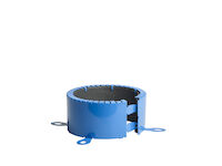Slika modre požarne objemke PROMASTOP®-FC6 za plastične cevi.